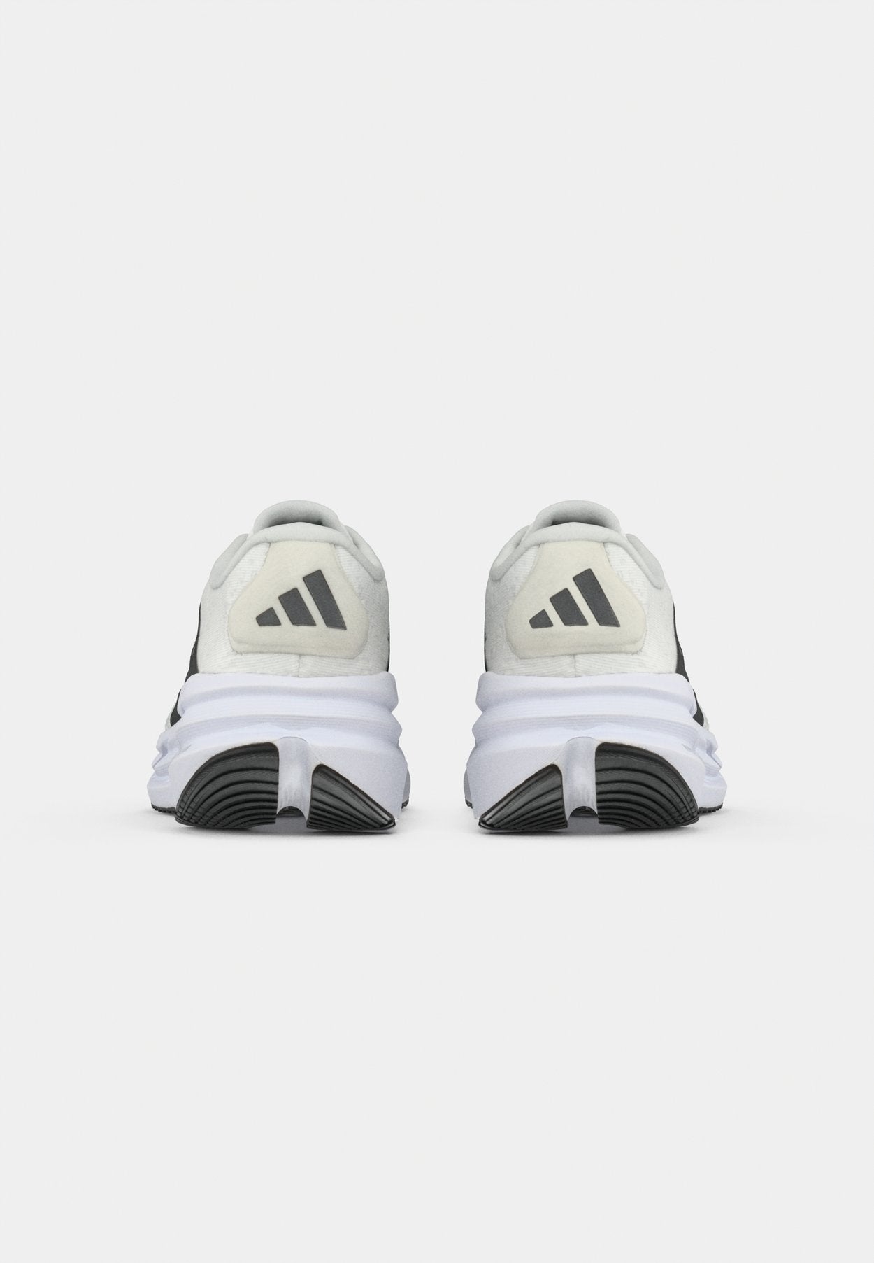 - Obuwie do biegania treningowe